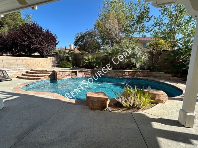 Building Photo - 3210 Lantana Ct