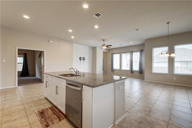 Building Photo - 104 Finley St