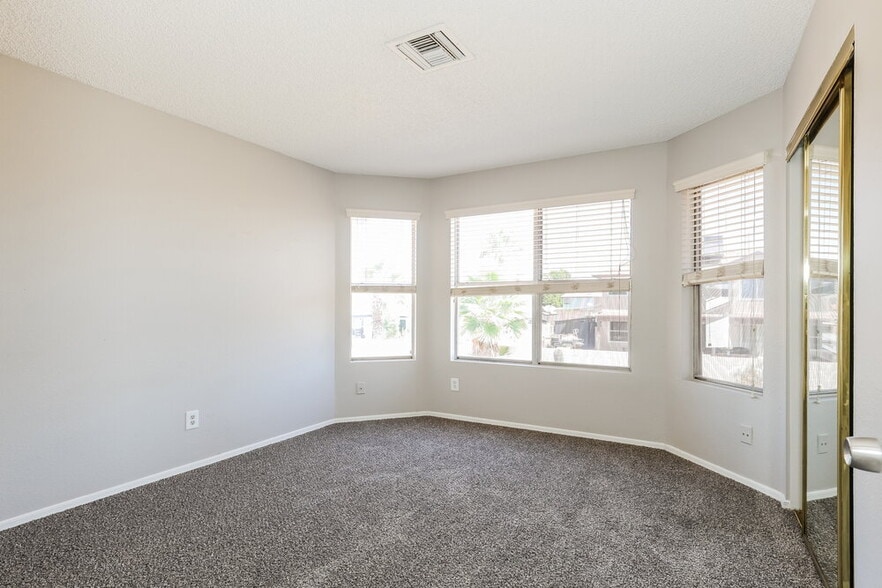 Building Photo - 4214 E Saltsage Dr