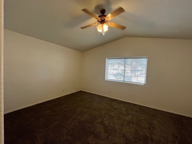 Building Photo - Fantastic 2 Bedroom Condo with Attached Ga...