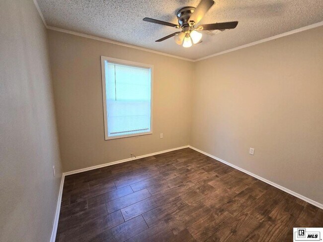 Building Photo - 2306 Debastrop Dr