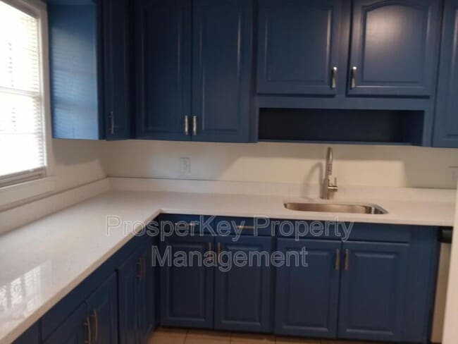 Building Photo - 1820 18th Ave