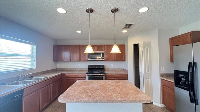 Building Photo - 13609 Laranja St