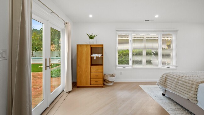 Building Photo - 1819 Cedar St