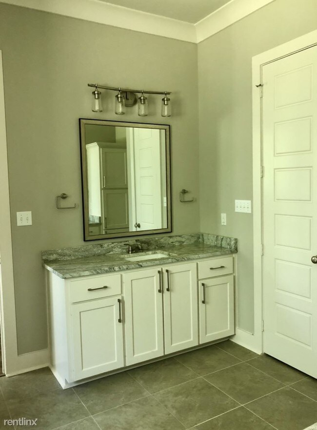 Building Photo - 3 br, 2 bath House - Dutchtown Meadows