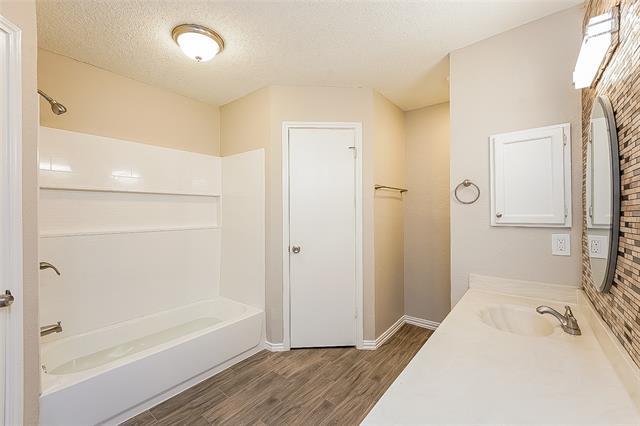 Building Photo - 2505 Trenton Dr