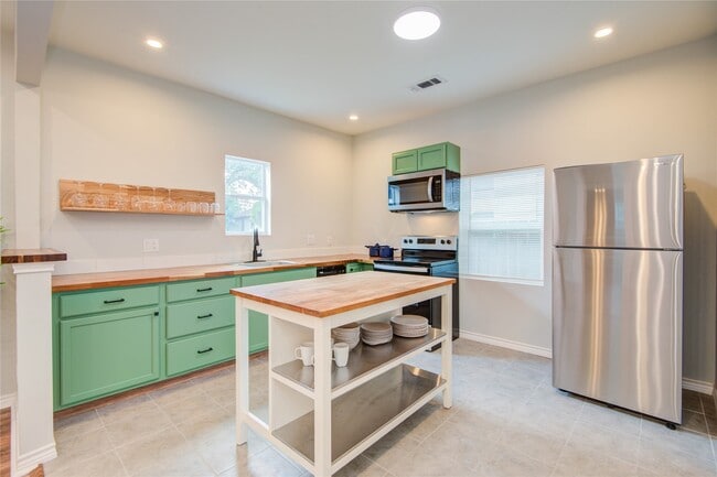 Building Photo - 2712 Link Rd