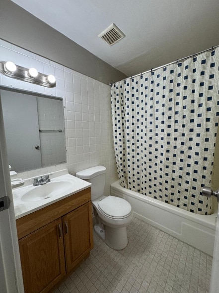 Building Photo - 2602 Chesterfield Ct