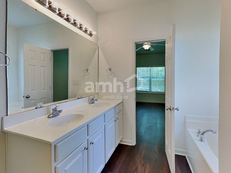 Building Photo - 2316 King Malcolm Ln