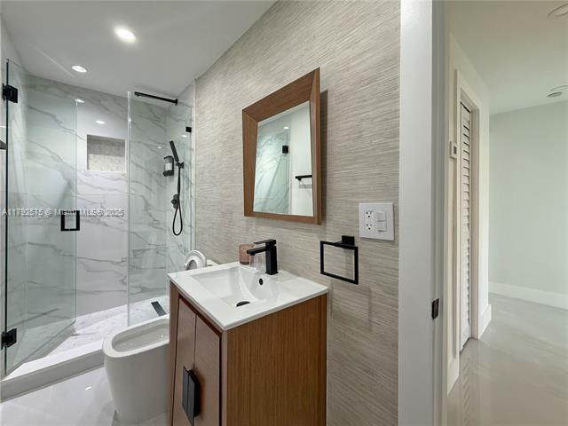 Building Photo - 927 SW 18th Ave