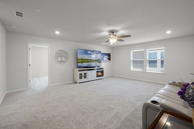 Building Photo - Luxury Living for Lease – 5BR Home with Of...