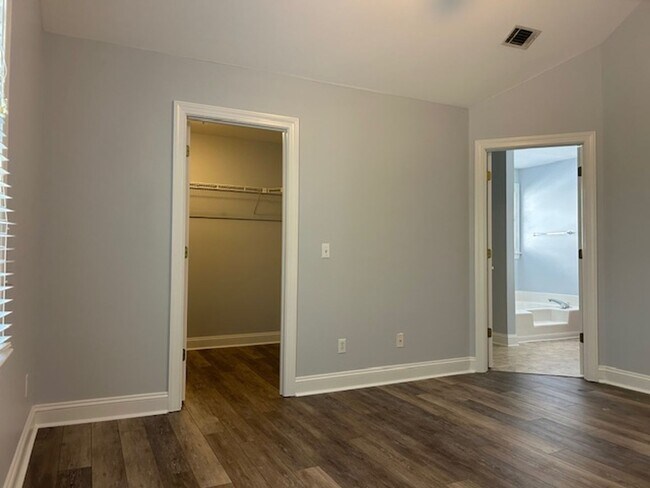 Building Photo - 268 Ceasar Pl