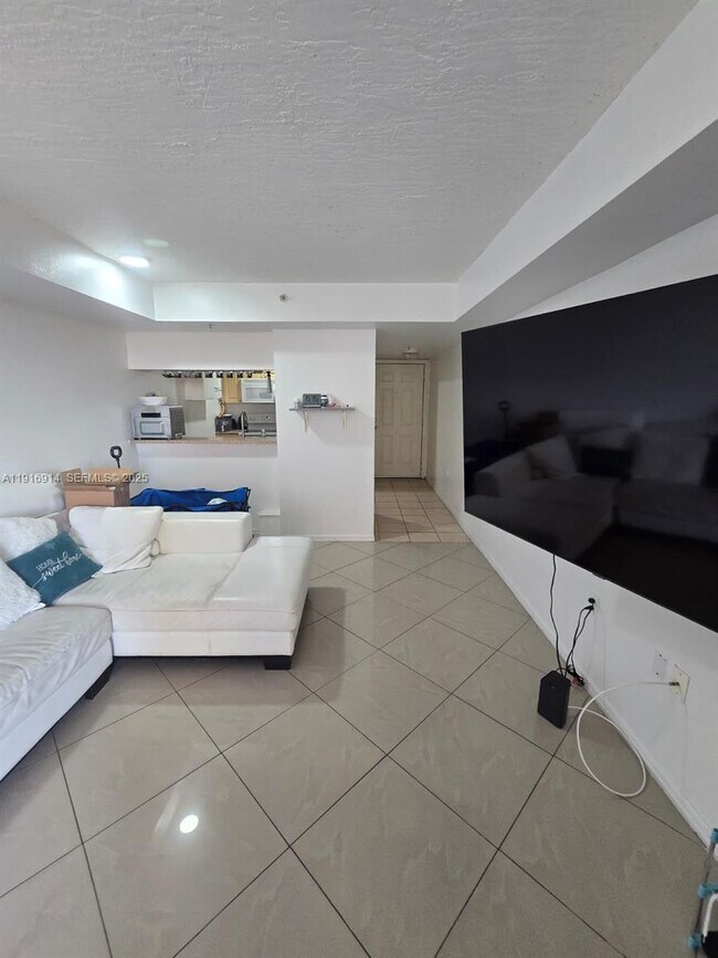 Building Photo - 102 SW 6th Ave