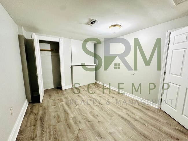 Building Photo - Spacious 2-3 bedroom home in Park Hill- Section 8 accepted