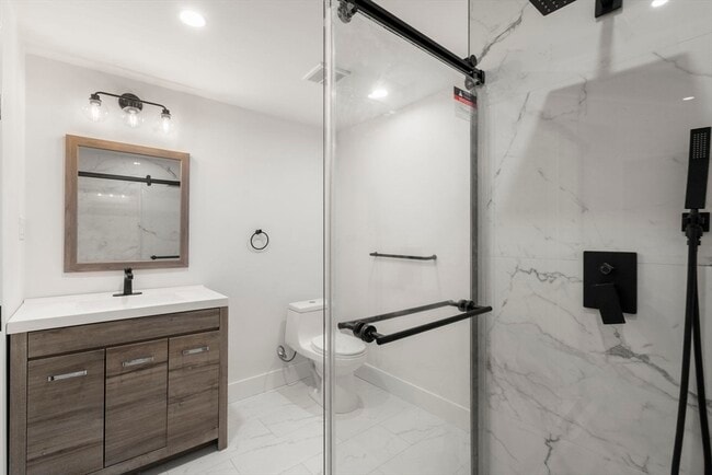 Building Photo - 576 Grove St