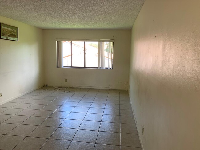 Building Photo - 3701 Coral Springs Dr