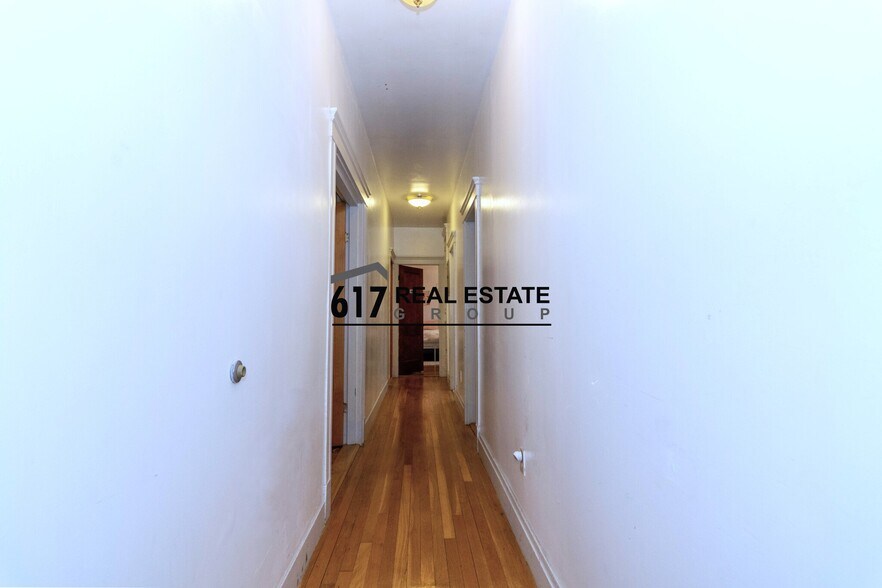 Building Photo - 157 Thorndike St