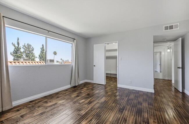 Building Photo - 2444 E Del Mar Blvd