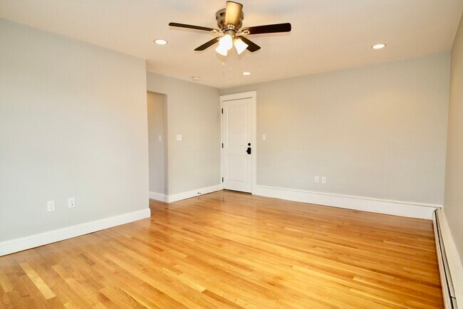 Building Photo - 2 Forest St