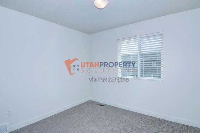 Building Photo - 1046 W 430 S