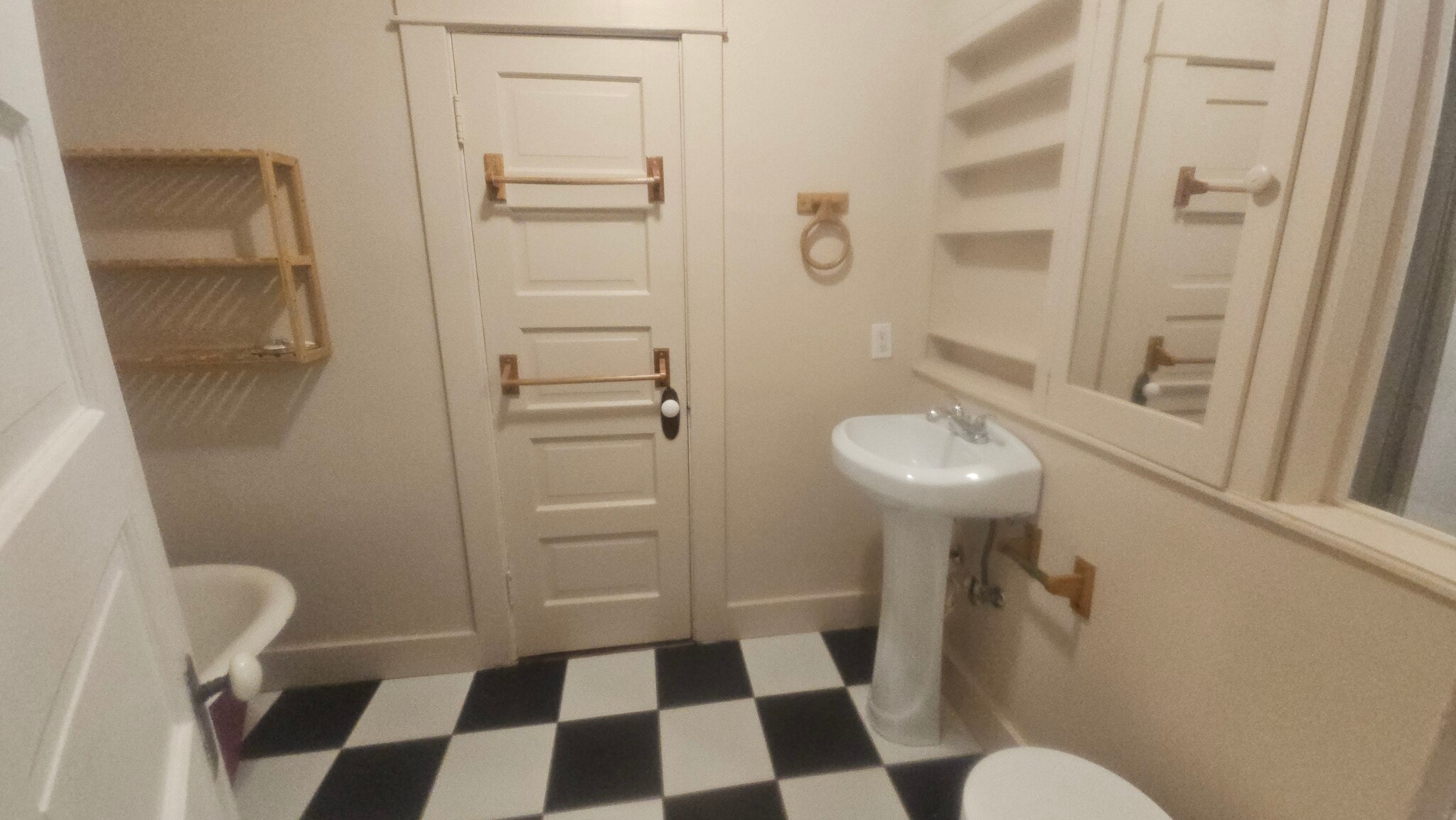 Building Photo - 314 W Ave 43