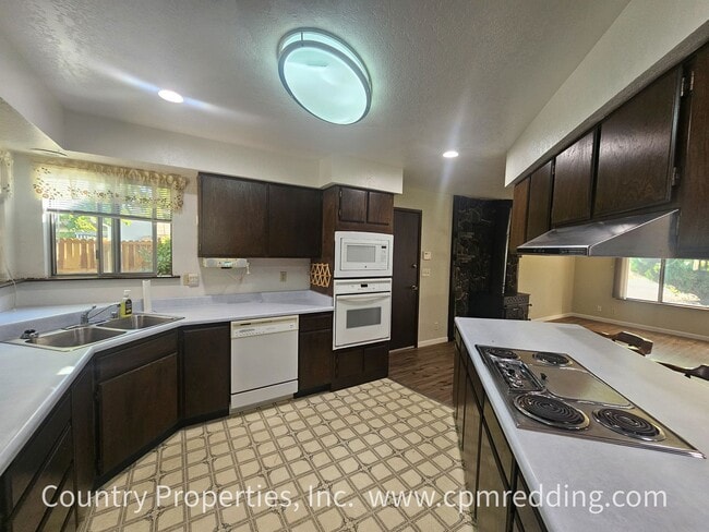 Building Photo - Price Reduced! Spacious House with Landsca...