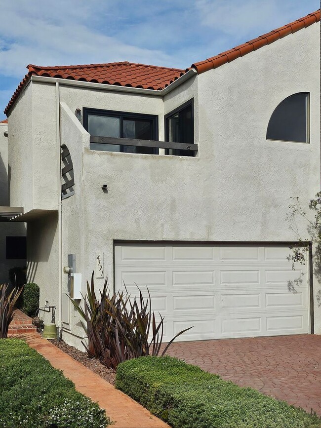 Building Photo - Remodelled 3/3 Townhome For Rent in Huntington Harbor!