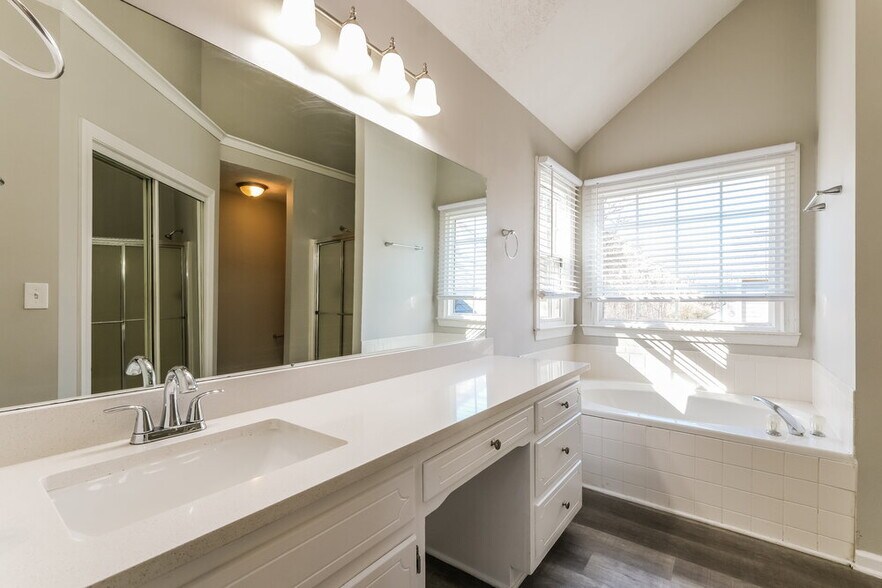 Building Photo - 1070 Hunters Creek Ct