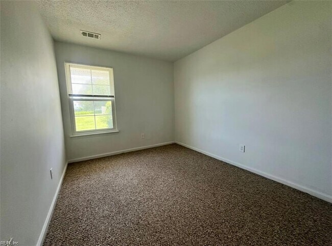 Building Photo - 4044 Laurel Green Cir