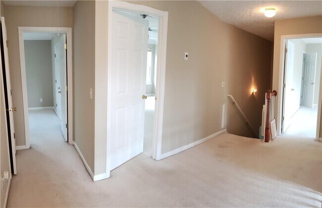 Building Photo - 204 Wild Flower Ln
