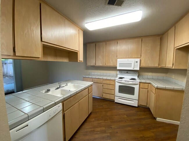 Building Photo - Tuscany Place Triplex