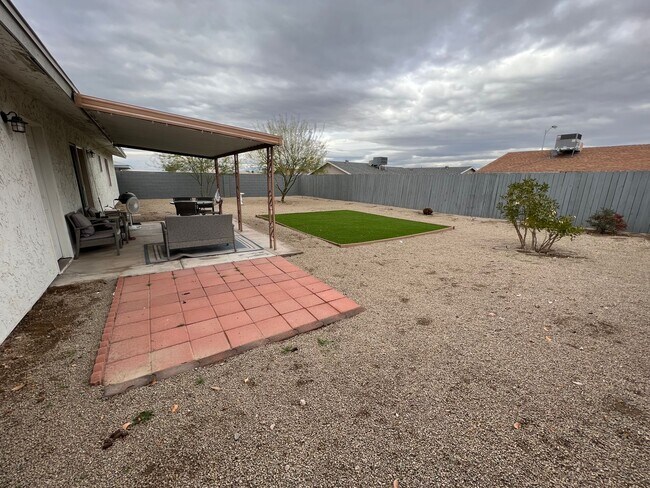 Building Photo - STUNNING 4BD/2BA SINGLE STORY IN HENDERSON. NO HOA!!