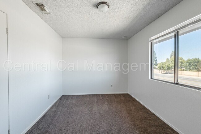 Building Photo - 3400 Ashe Rd