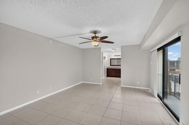 Building Photo - 744 Springdale Cir