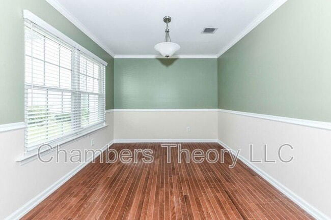 Building Photo - 10135 Forest Hill Cir