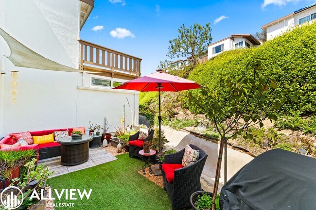 Building Photo - OCEAN VIEWS! Renovated 2 Bed, 2.5 Bath Townhome in San Clemente!