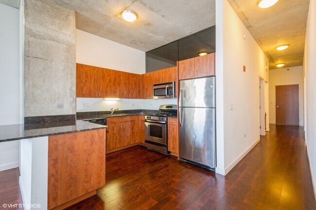 Building Photo - 235 W Van Buren St