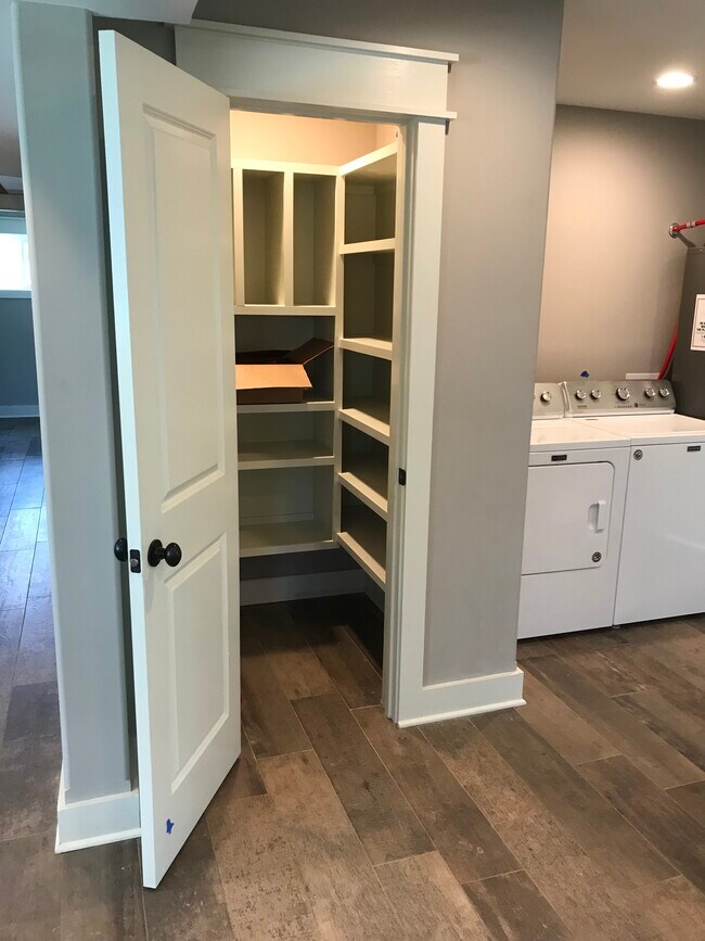 Building Photo - 1565 Bluebird Ln