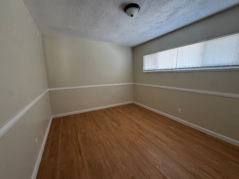 Building Photo - 1571 Sheridan Rd