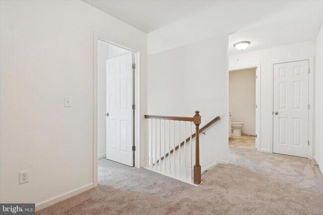 Building Photo - 144 SILVERSMITH Rd