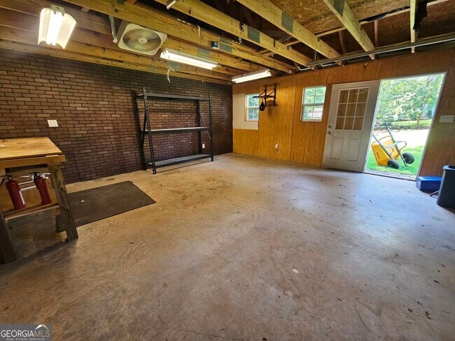 Building Photo - 3293 Covington Hwy