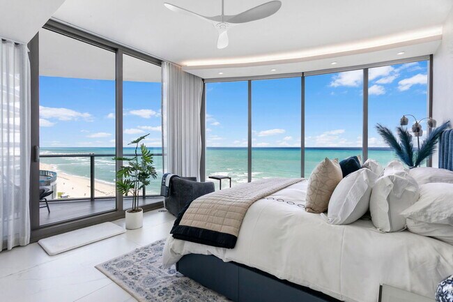 Building Photo - 15701 Collins Ave