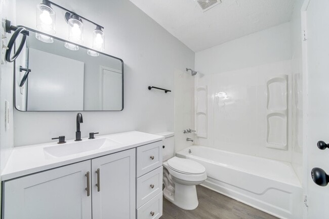 Building Photo - 375 Railroad St