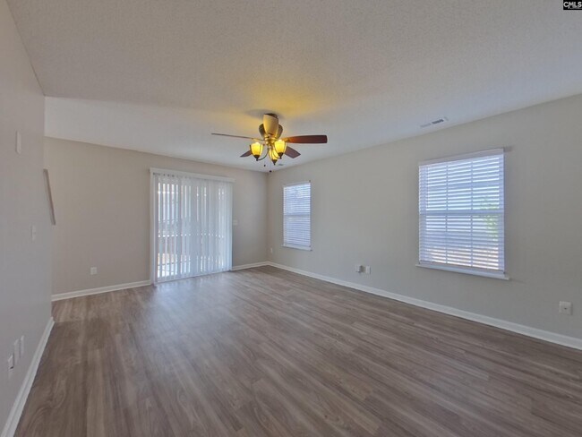 Building Photo - 349 Denman Loop