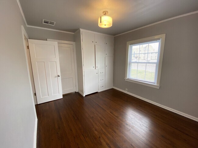 Building Photo - 4711 E 4th Pl