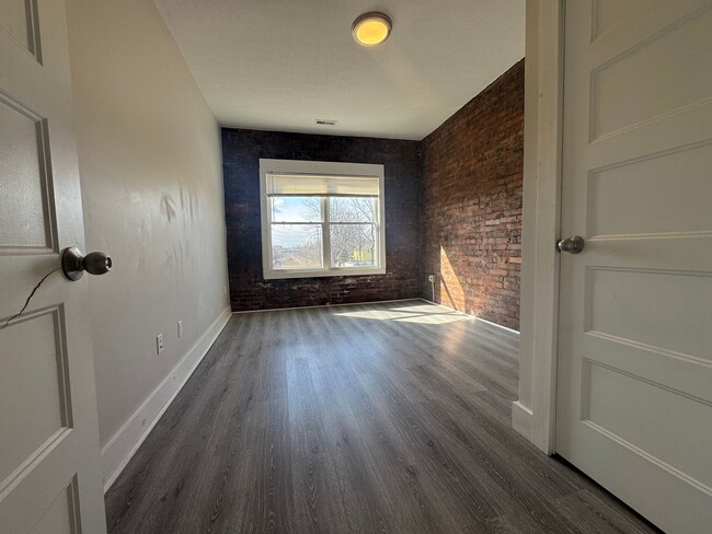 Building Photo - 1960 W 65th St