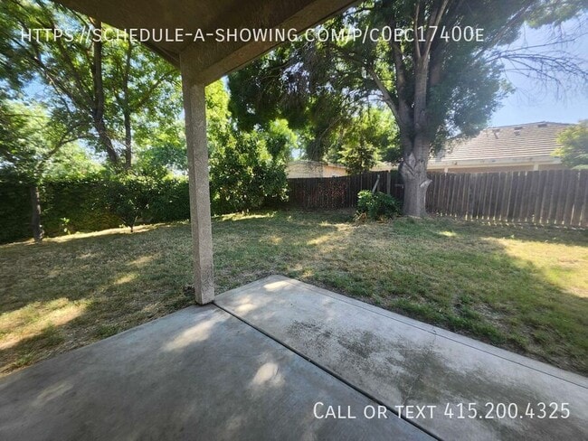 Building Photo - 3947 S Oak View St