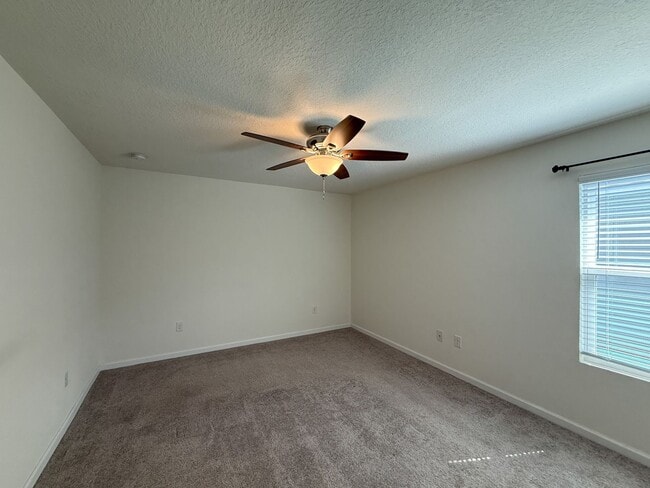 Building Photo - 3 Bedroom 2 Bath Home Located off 9 Mile R...