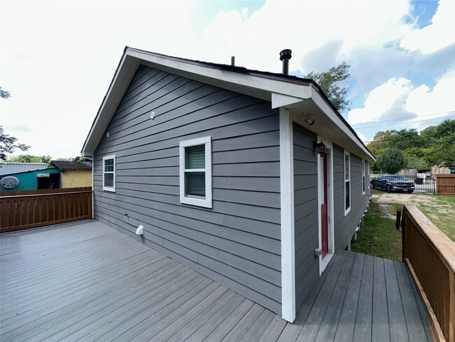 Building Photo - 5910 E Houston Rd