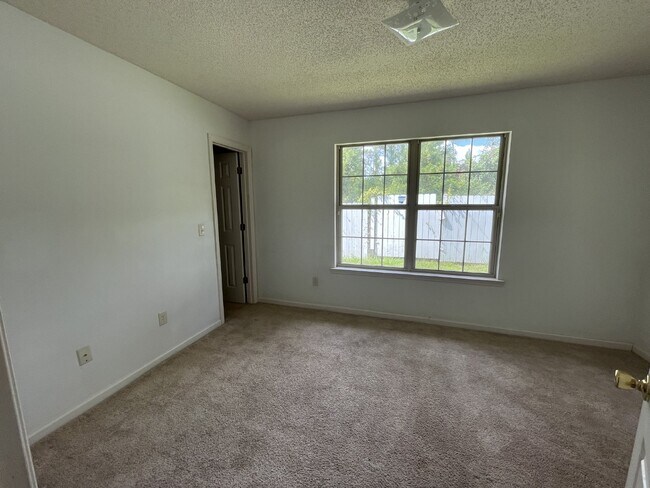 Building Photo - House for Rent